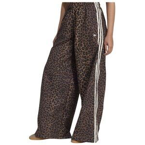 NWT Adidas Originals Women's
Adilenium Trackpants